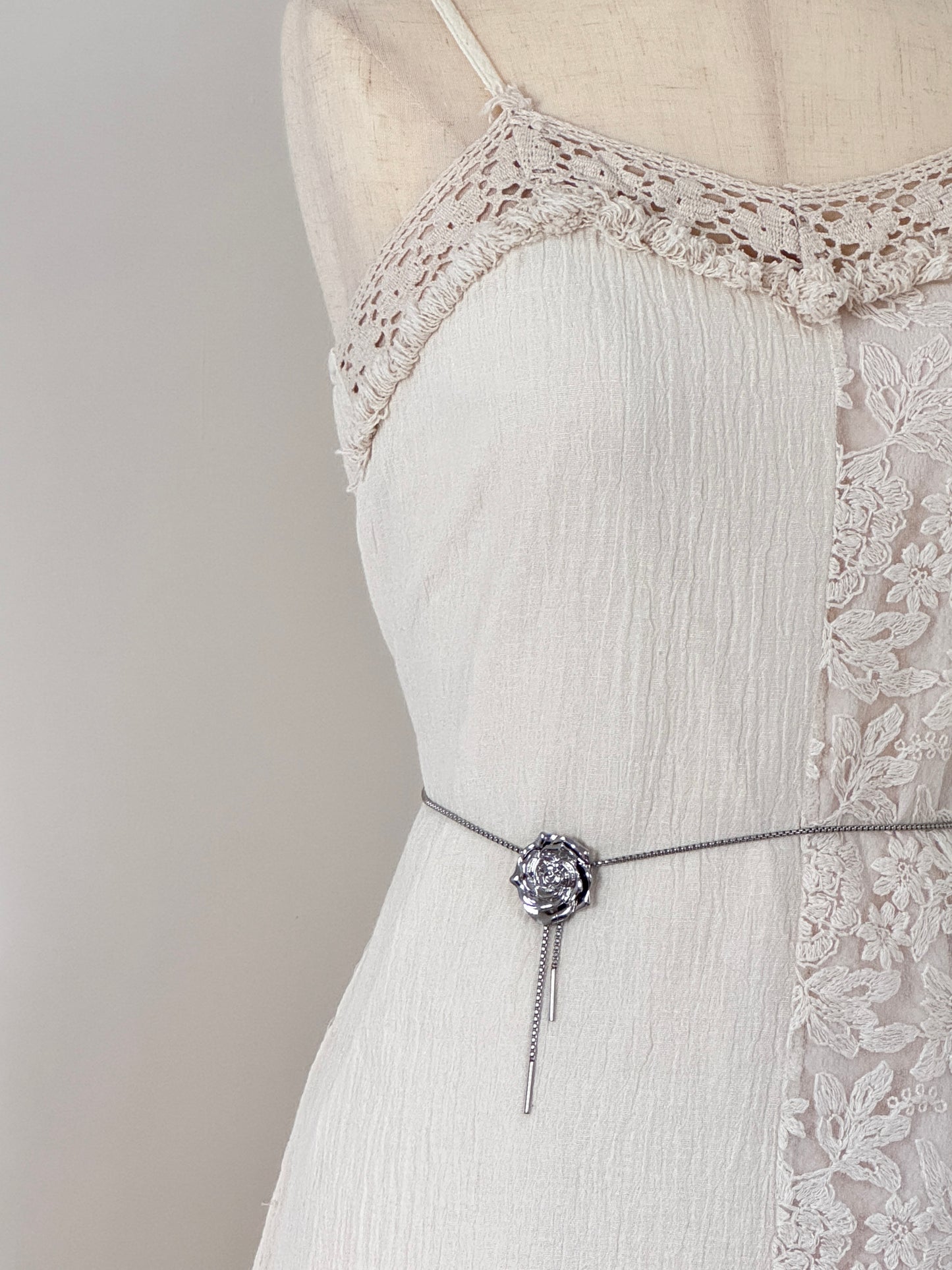 ROSE SLIDING ADJUSTABLE TIE BOW NECKLACE