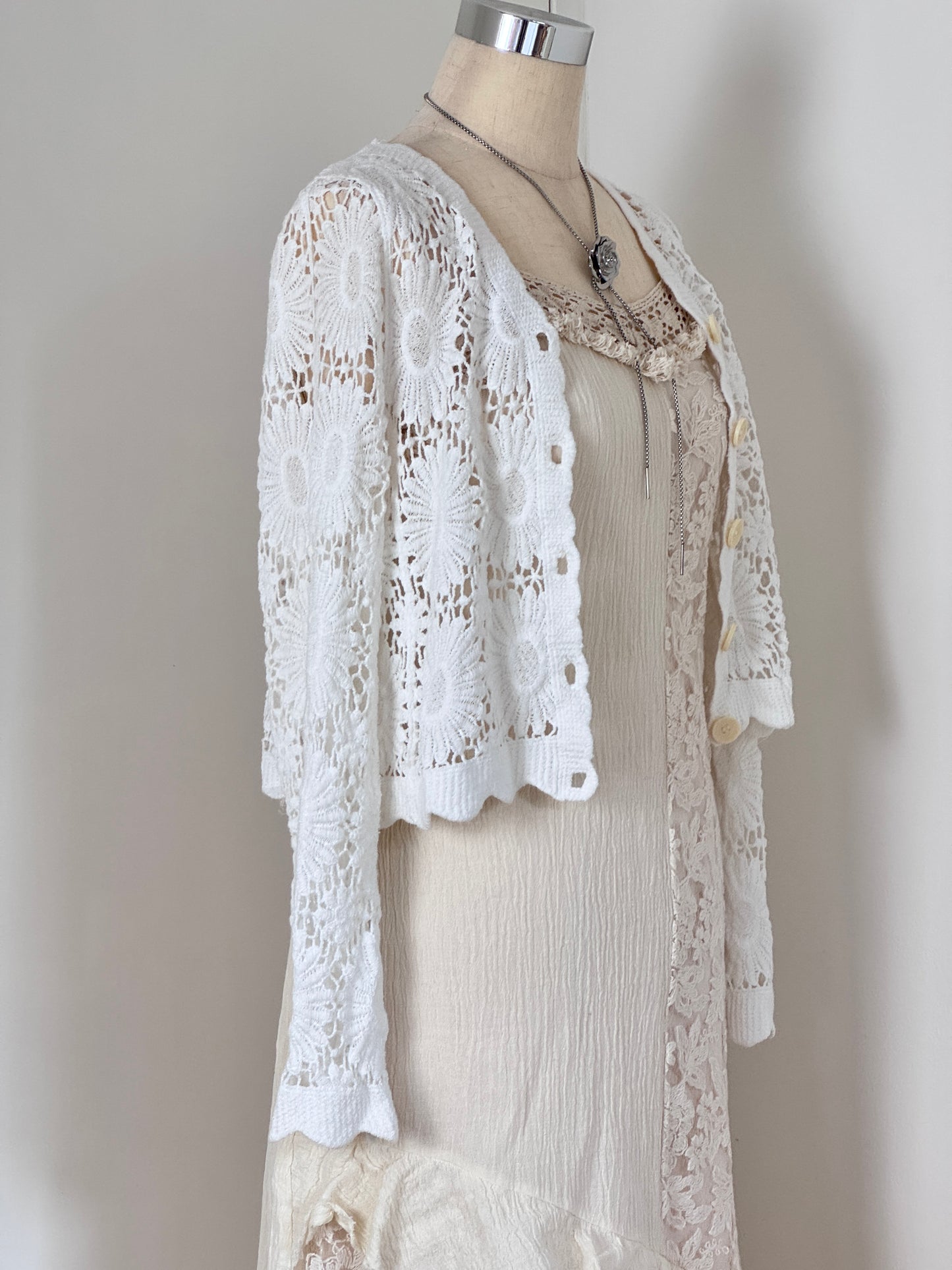 HOLLOWED CROCHET LACE CARDIGAN