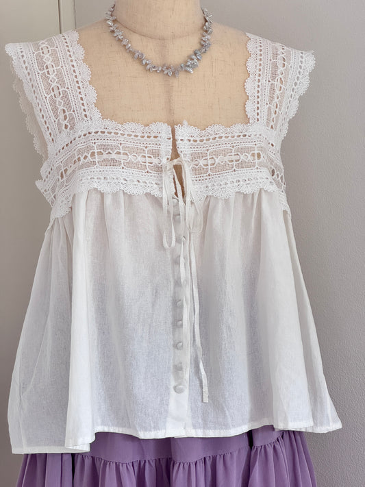 LACE EMBROIDERED FLOWY VICTORIAN TOP